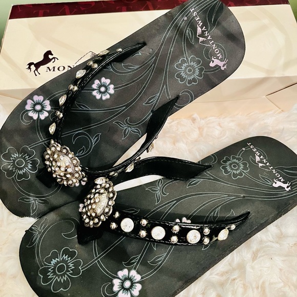 NIB MONTANA WEST Rhinestone Flower pattern flip flops Size: 7 - Picture 5 of 13